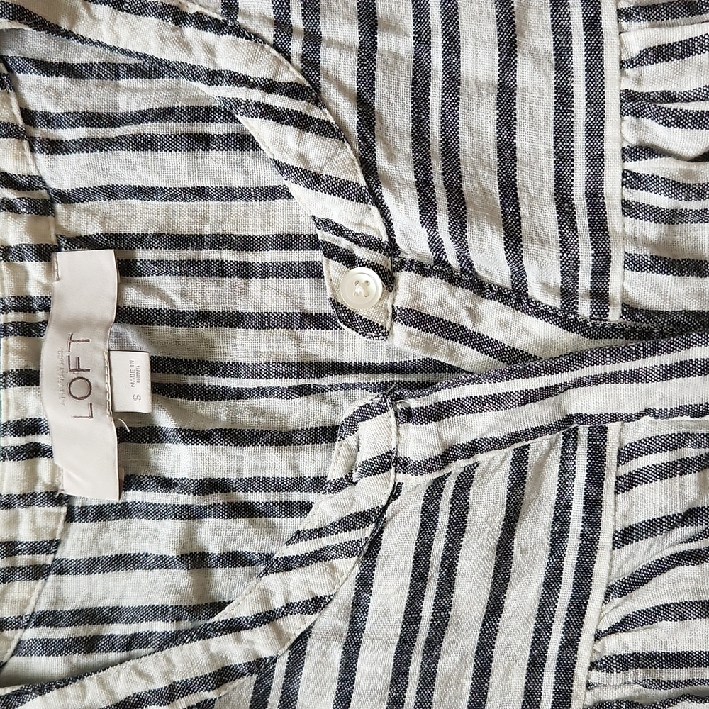 🌸Loft Linen top🌸 - Picture 3 of 5